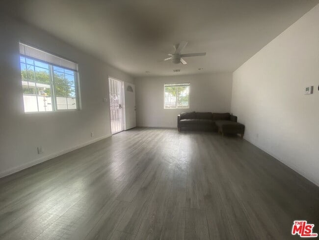 18601 Hiawatha St in Porter Ranch, CA - Building Photo - Building Photo