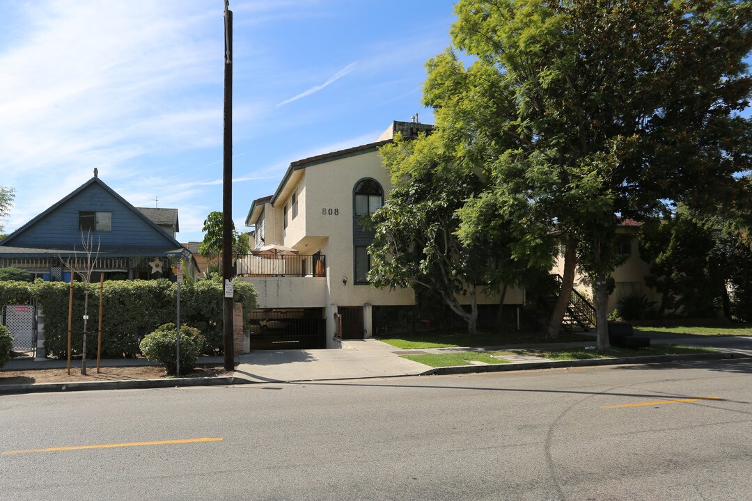 808 E Harvard St in Glendale, CA - Building Photo