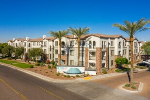 Zone Luxe Apartments in Glendale, AZ - Building Photo