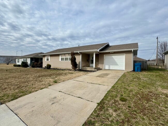 1824 Kansas Ave in Joplin, MO - Building Photo - Building Photo