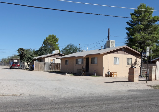 2522-2534 N Estrella Ave in Tucson, AZ - Foto de edificio - Building Photo