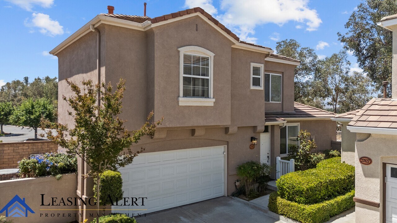 27825 Crown Ct Cir in Santa Clarita, CA - Building Photo
