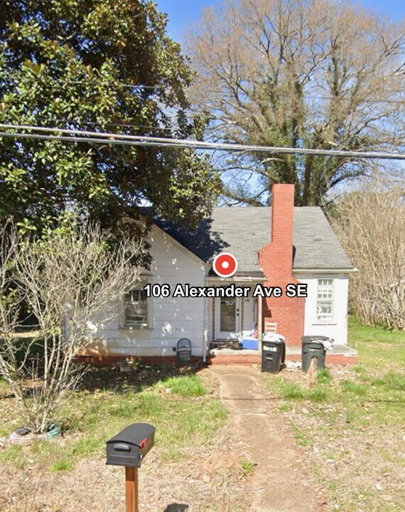 106 Alexander Ave SE in Lindale, GA - Building Photo
