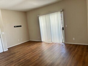 5655 E Sahara Ave in Las Vegas, NV - Building Photo - Building Photo