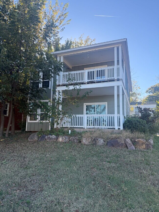 property at 2225 N Gatewood Ave