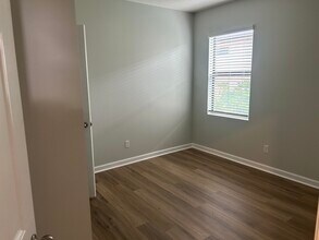 6270 NW Regent St in Port St. Lucie, FL - Building Photo - Building Photo