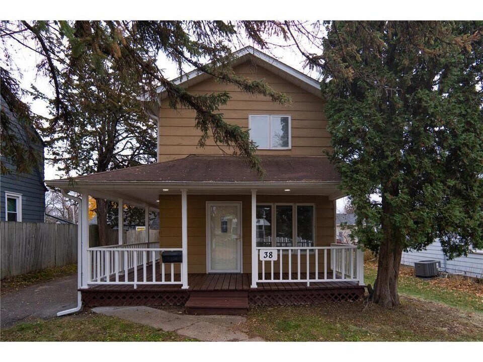 38 Winona St W in St. Paul, MN - Building Photo