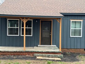 237 Highview St in Jackson, TN - Building Photo