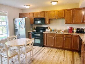 1250 W Adams Hill Cir in Bloomington, IN - Building Photo - Building Photo