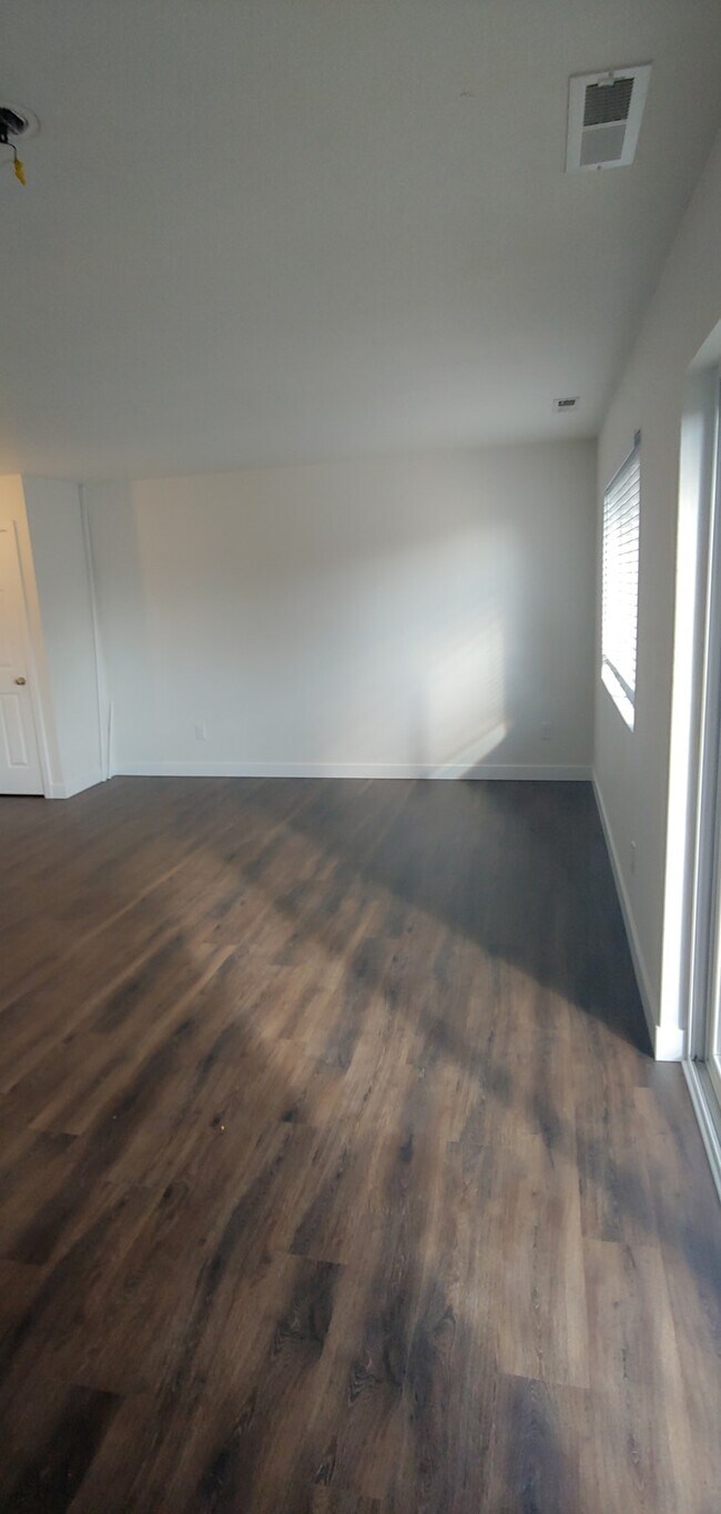597 Van Wey Cir-Unit -d in Eagle Point, OR - Building Photo - Building Photo