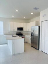 726 SE 13th Ct in Homestead, FL - Building Photo - Building Photo