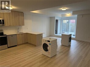 25 Palace St in Kitchener, ON - Building Photo - Building Photo