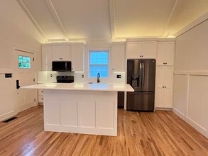 1300 E 1st St in Bloomington, IN - Foto de edificio - Building Photo