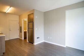 1313 SE Spokane St in Portland, OR - Building Photo - Building Photo
