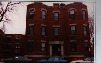 876-886 Cummins Hwy in Mattapan, MA - Building Photo