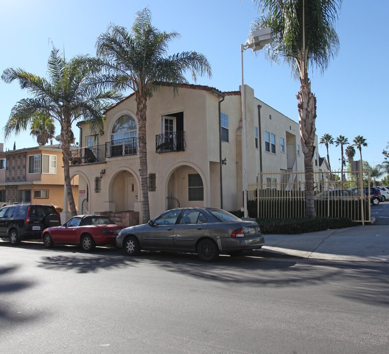 1449-1453 N Mansfield Ave in Los Angeles, CA - Building Photo