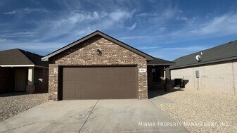 305 E 80th St in Lubbock, TX - Building Photo
