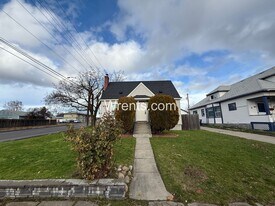 1528 W Augusta Ave in Spokane, WA - Building Photo