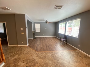 1233 Tori Ln in Yuba City, CA - Building Photo - Building Photo