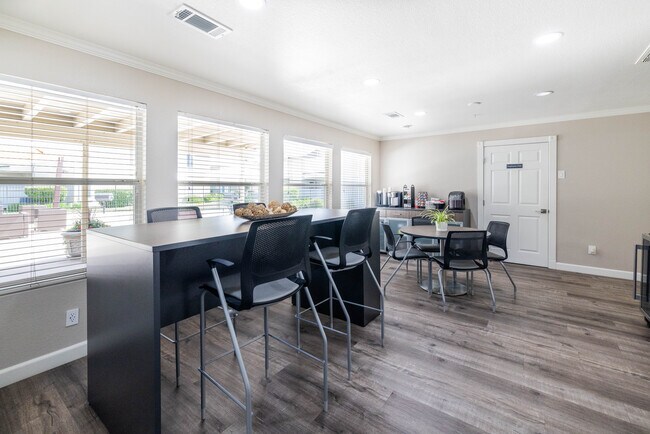 River Run in Vacaville, CA - Foto de edificio - Interior Photo