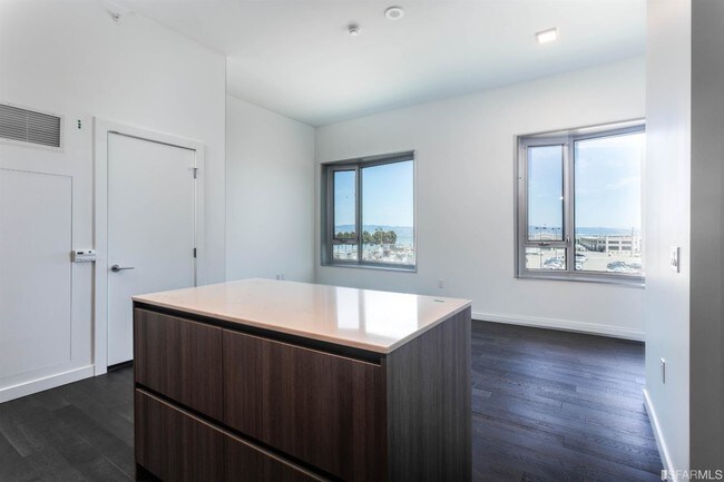 1000 3rd St-Unit -412 in San Francisco, CA - Building Photo - Building Photo