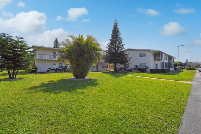 41 Easthampton B in West Palm Beach, FL - Building Photo - Building Photo
