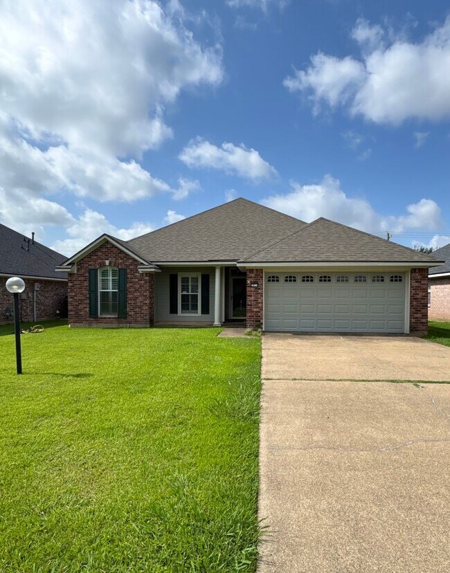 property at 2914 Le Oaks Dr