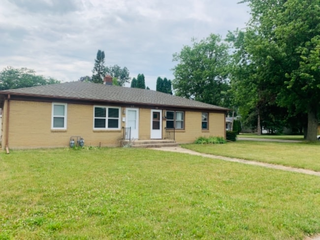 1119 Milton Ave-Unit -B in Janesville, WI - Building Photo - Building Photo