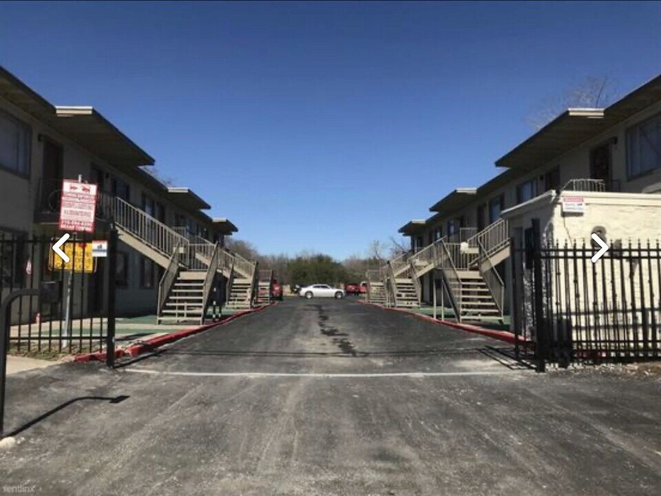 347 Ware Blvd in San Antonio, TX - Building Photo