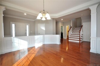 121 Barkledge Dr in Newington, CT - Building Photo - Building Photo