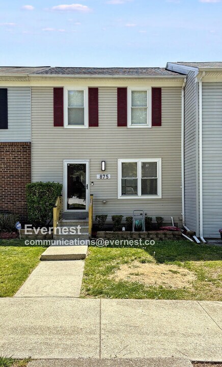 875 St Michaels Dr in Bowie, MD - Building Photo
