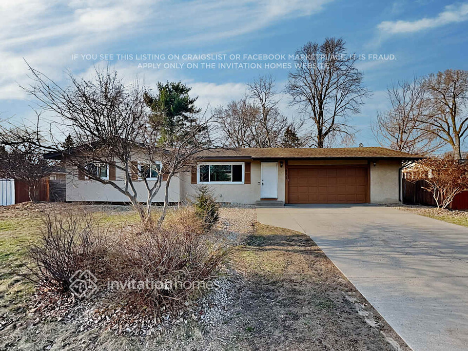 6109 81st Ave N in Minneapolis, MN - Foto de edificio