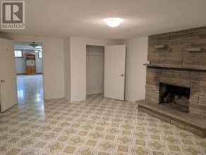 14 Valleycrest Dr in King City, ON - Building Photo - Building Photo