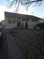 124 Perthshire Rd in St. Louis, MO - Building Photo