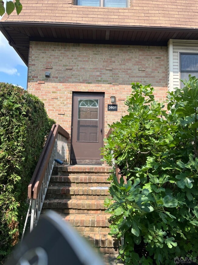 3601 N Oaks Blvd in North Brunswick, NJ - Building Photo - Building Photo