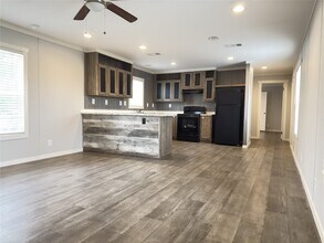 102 Rd 5118 in Cleveland, TX - Building Photo - Building Photo