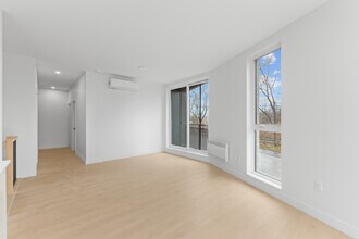 Grâce Rentals in Montréal, QC - Building Photo - Building Photo