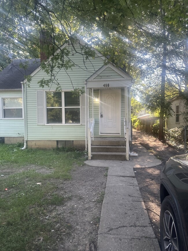 property at 466 S Weyant Ave