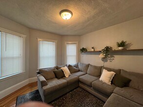 22 Spencer Ave, Unit 1 in Somerville, MA - Building Photo - Building Photo