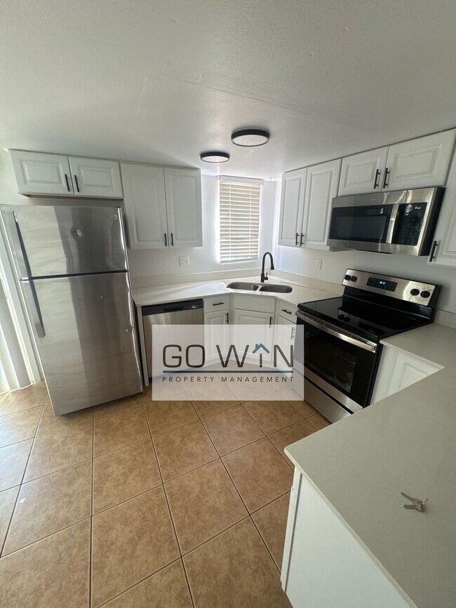 15601 N 30th St in Phoenix, AZ - Building Photo - Building Photo