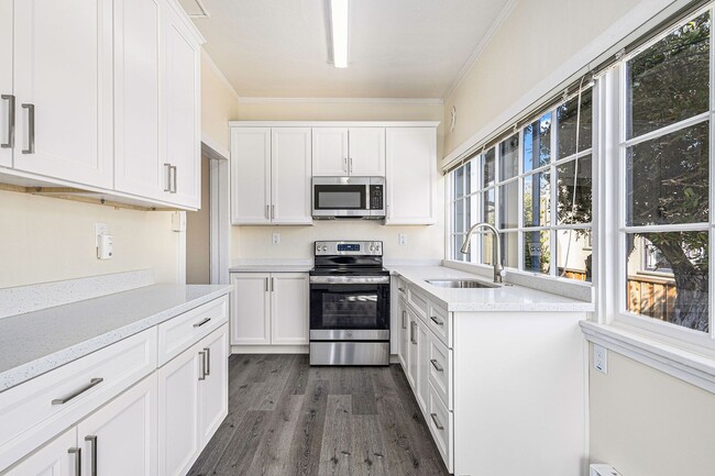 2204 Buena Vista Ave in Alameda, CA - Building Photo - Building Photo