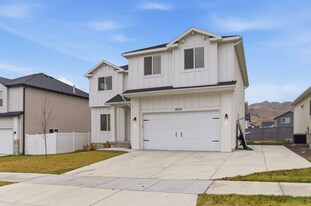 4634 E Silver Moon Dr in Eagle Mountain, UT - Building Photo
