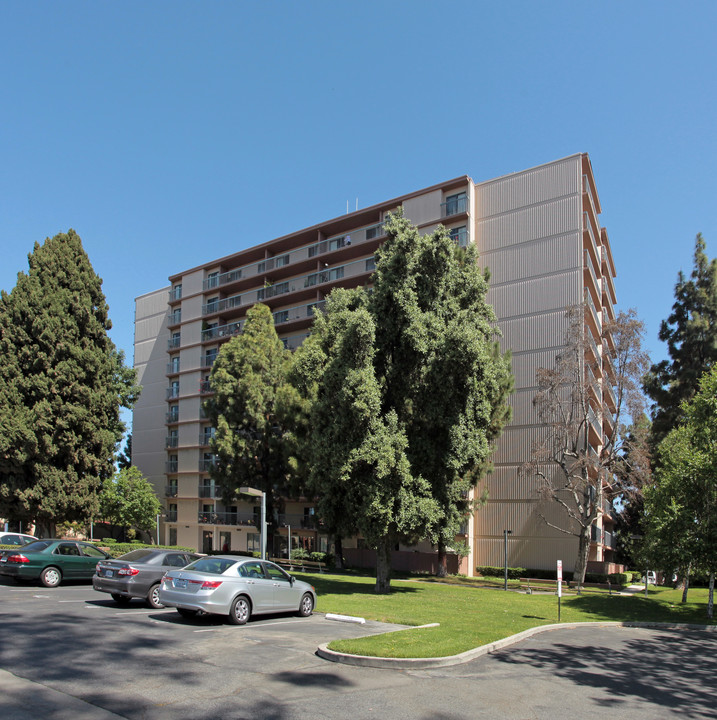 Norwalk Towers in Norwalk, CA - Building Photo