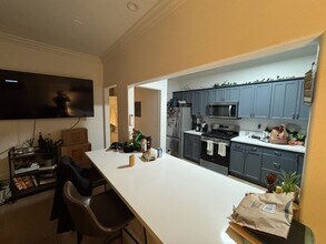 801 San Jose Pl in San Diego, CA - Foto de edificio - Building Photo
