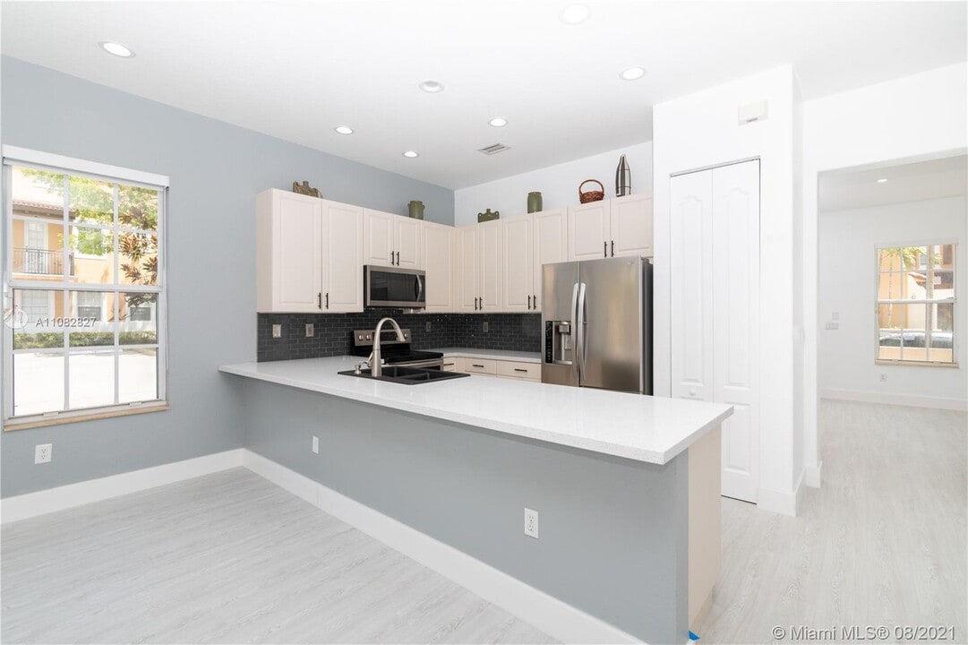 14711 SW 5th St-Unit -1-47 in Pembroke Pines, FL - Building Photo