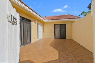 1120 Hyacinth Pl in Wellington, FL - Building Photo