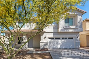 7044 W Branham Ln in Phoenix, AZ - Building Photo