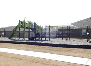 2314 Starwood Wy in Yukon, OK - Building Photo - Building Photo