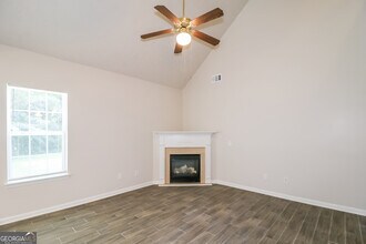 402 Pearl St in Locust Grove, GA - Foto de edificio - Building Photo