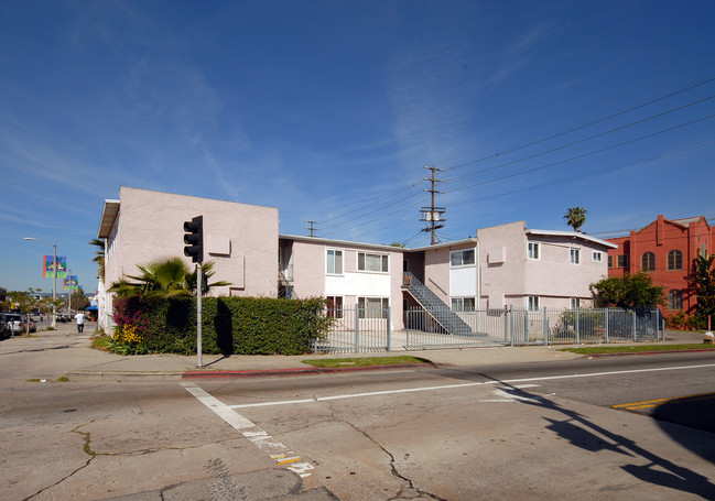 1383 Hauser Blvd in Los Angeles, CA - Foto de edificio - Building Photo